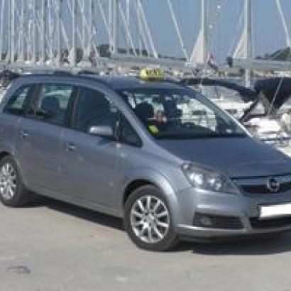 Taxi airport transfer with professional driver for stag party in Split